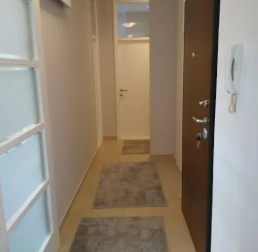 Daire Modern Apartment With Balcony Close To City Center