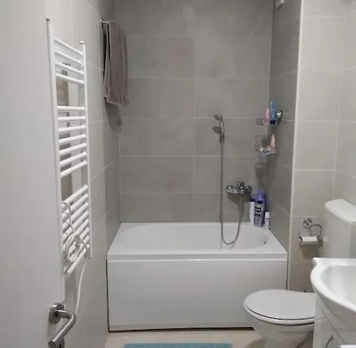 Daire Modern Apartment With Balcony Close To City Center *