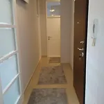 شقة Modern With Balcony Close To Center