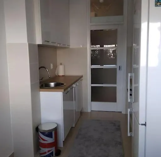 Modern With Balcony Close To Center *