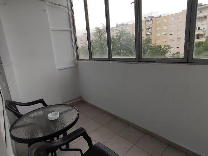Appartement Modern Apartment With Balcony Close To City Center